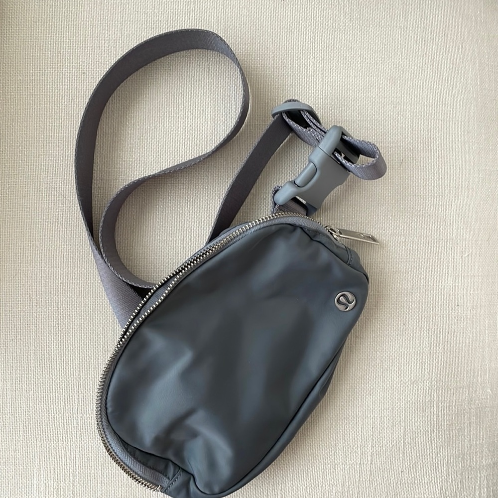 Lululemon Everywhere Belt Bag - Grey